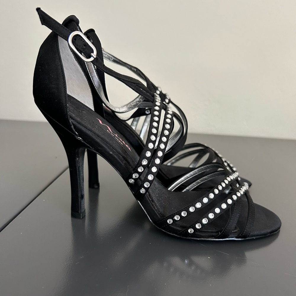 Women’s dressy black satin pump. Size 6 1/2. Heel 4”